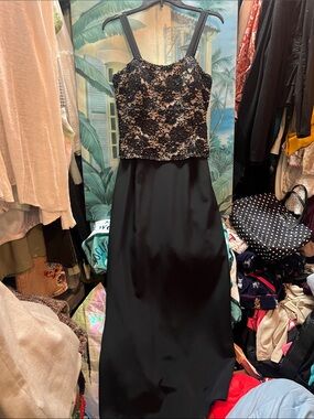 Avanti evening dress size 12 L=59